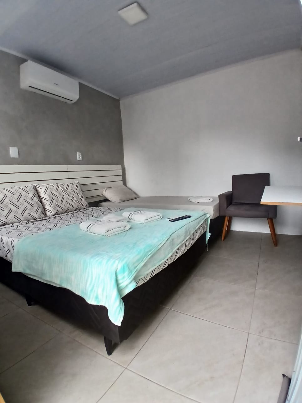Quarto Casal do New Hotel com cama de casal